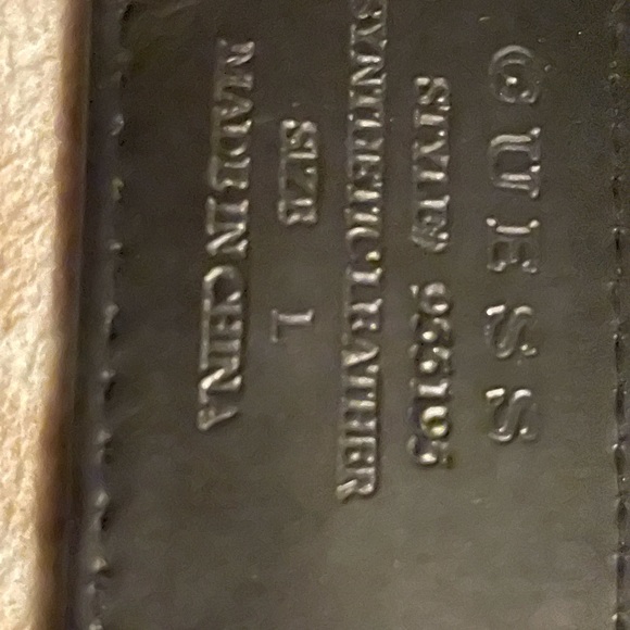 Guess - Picture 4 of 4